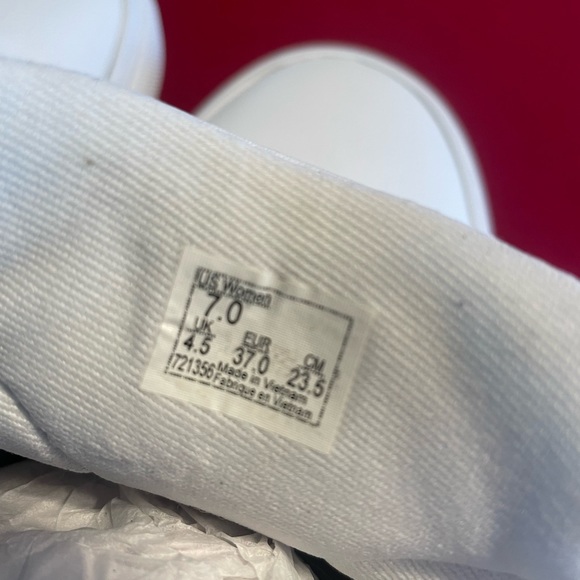 Women’s size 7 vans - Picture 4 of 5